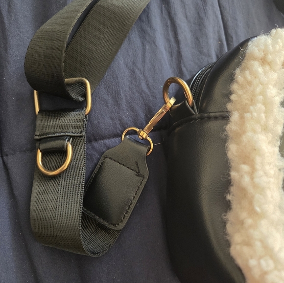 Black and Cream Sherpa Crossbody Bag - Picture 4 of 6